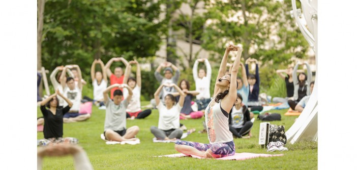 Yoga gratuit à Toranomon Hills avec des instructeurs de premier ordre (article by amuzen)