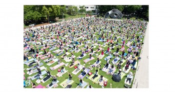 Mid-Park Yoga 2016 – un moment magique d’unité avec le monde (article d’amuzen)